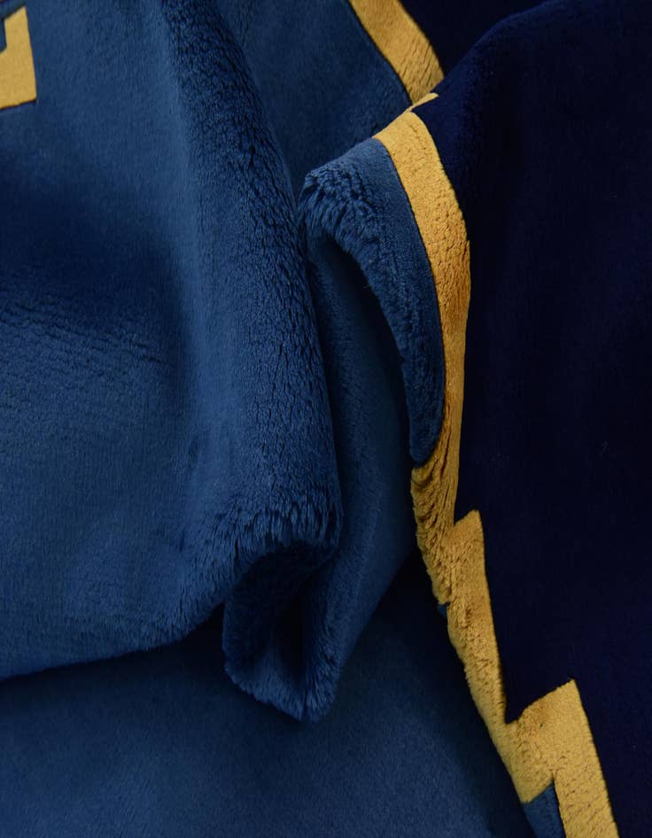 Detail image of 8' x 11' 7 Hand Knotted Antique Finish Wool Rug