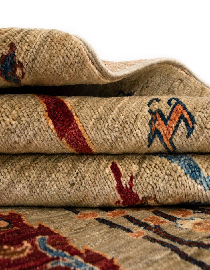 Detail image of 5' 9 x 8' 4 Ariana Wool Rug