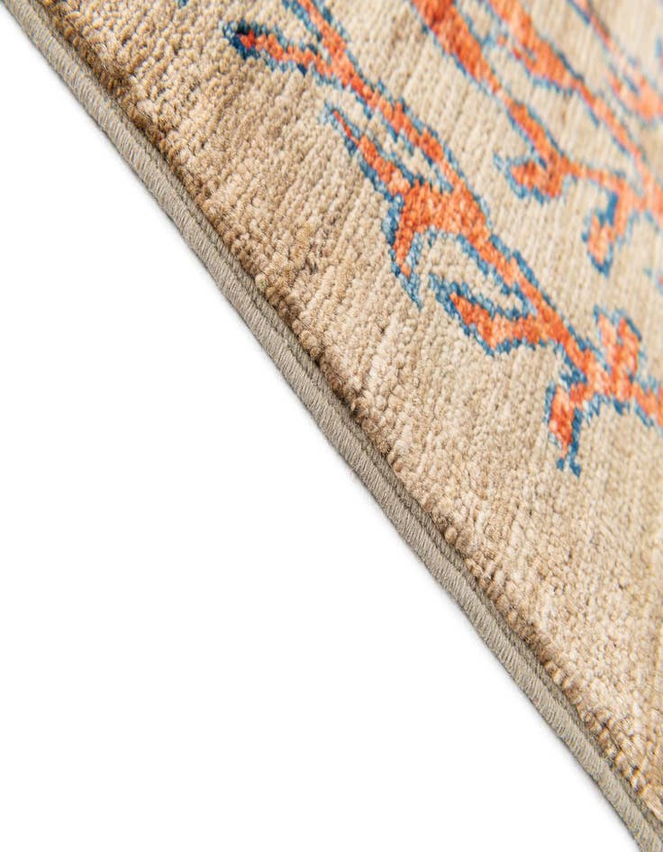 Detail image of  5' 9 x 8' 5 Ariana Wool Rug