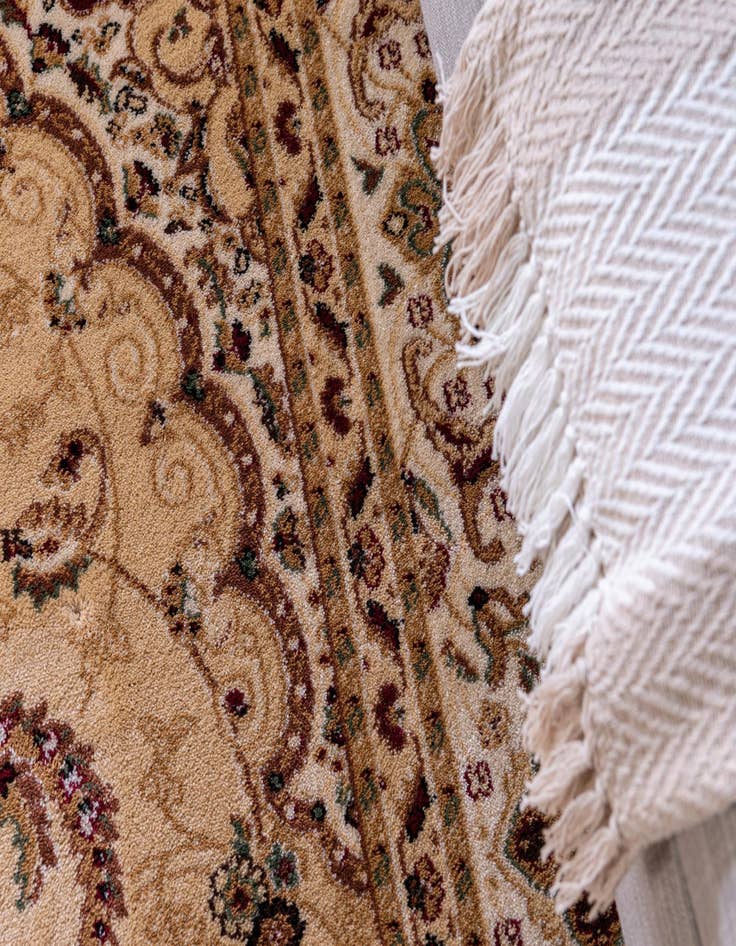 Detail image of 6' 7 x 9' 10 Campania Rug