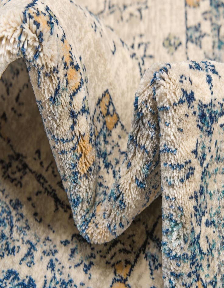 Detail image of  8' x 11' 4 Dahlia Rug