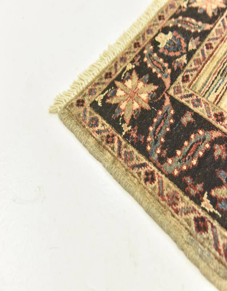 Detail image of  4' 2 x 6'  Hand Knotted Darya Rug