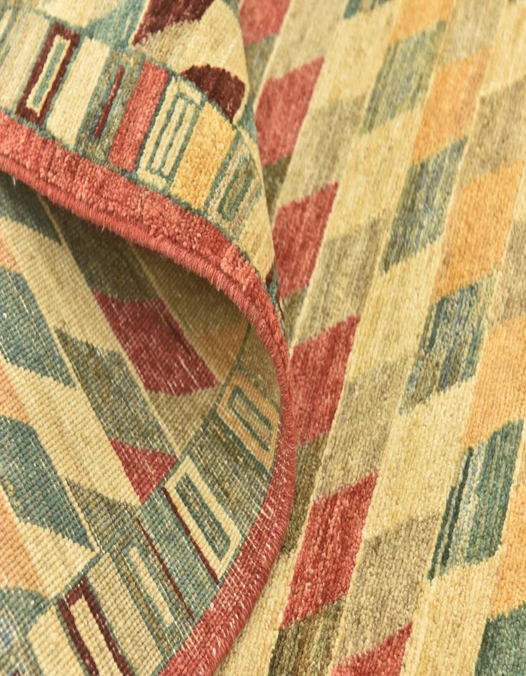 Detail image of  4' 1 x 5' 9  Hand Knotted Darya Oriental Rug