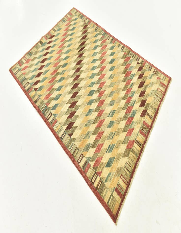 Detail image of  4' 1 x 5' 9  Hand Knotted Darya Oriental Rug