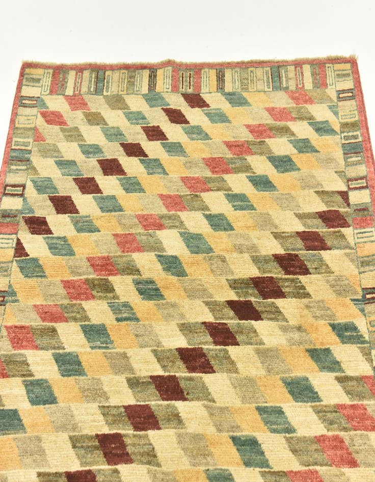 Detail image of  4' 1 x 5' 9  Hand Knotted Darya Oriental Rug