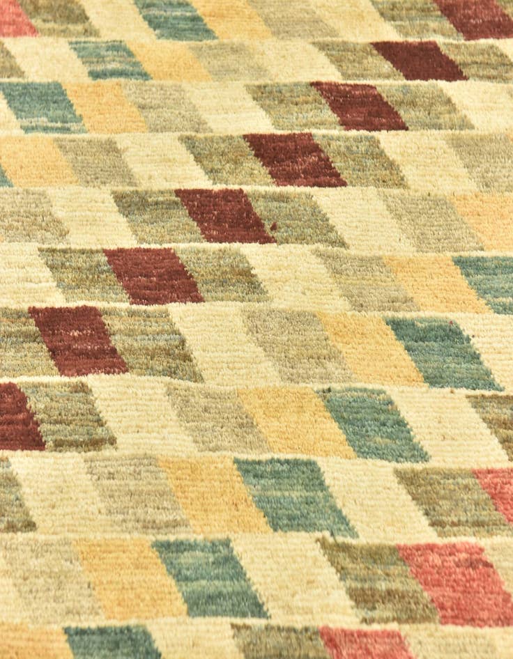 Detail image of  4' 1 x 5' 9  Hand Knotted Darya Oriental Rug