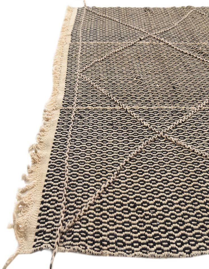 Detail image of  5' x 6' 11  Hand Knotted Darya Wool Rug