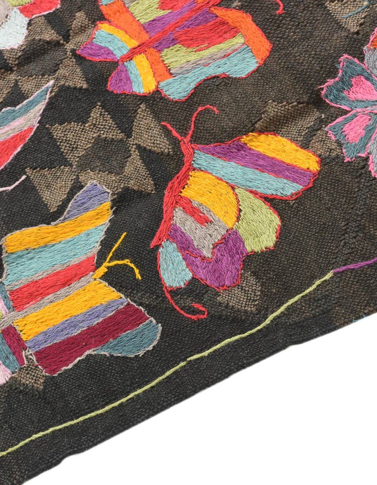 Detail image of  4' 9 x 6' 8  Hand Knotted Darya Wool Rug