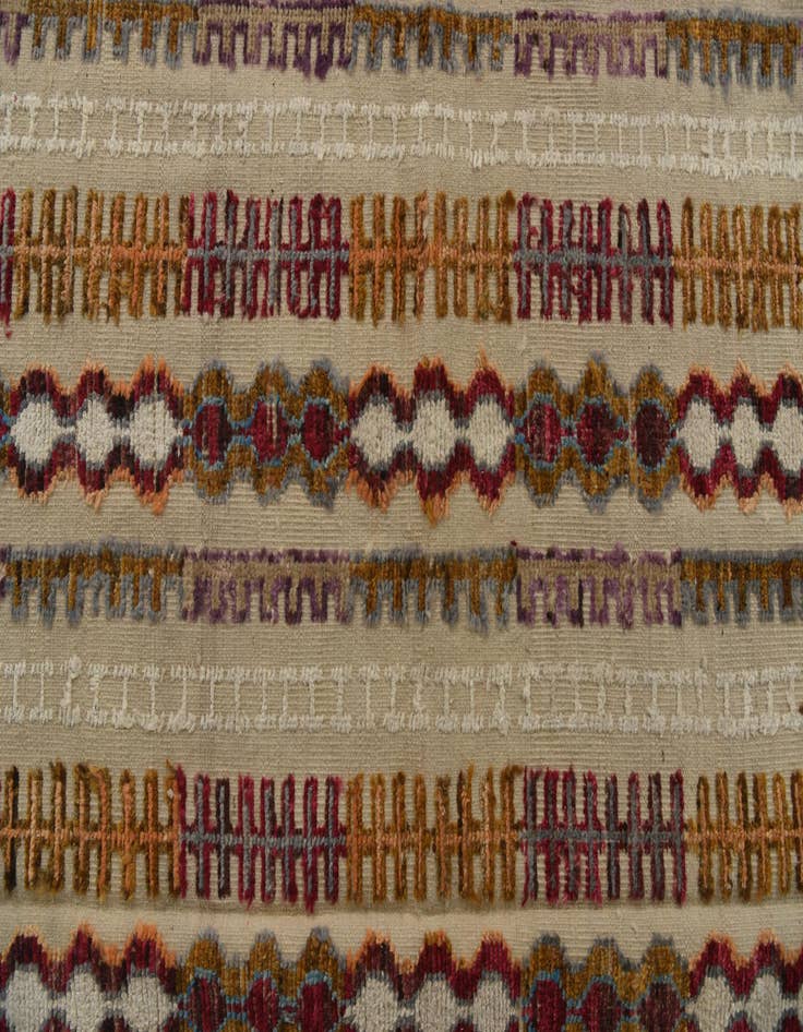 Detail image of  9' x 12' 6  Hand Knotted Darya Wool Rug
