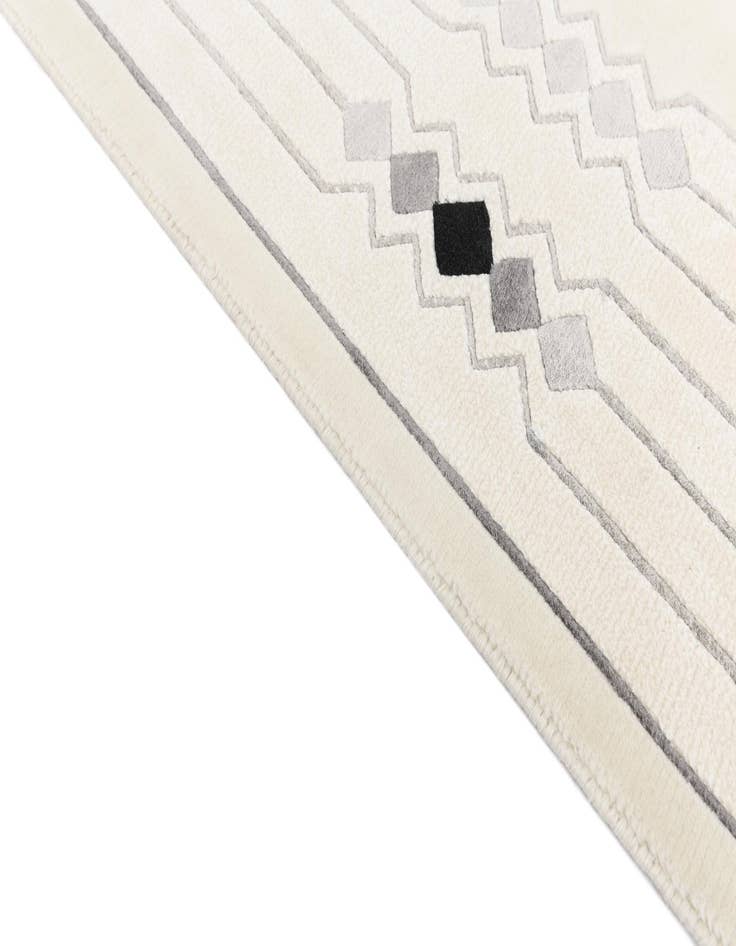 Detail image of  7' 10 x 9' 11  Hand Knotted Darya Wool Rug