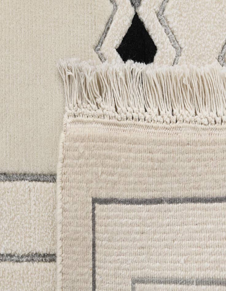 Detail image of  8' 2 x 11' 4  Hand Knotted Darya Wool Rug