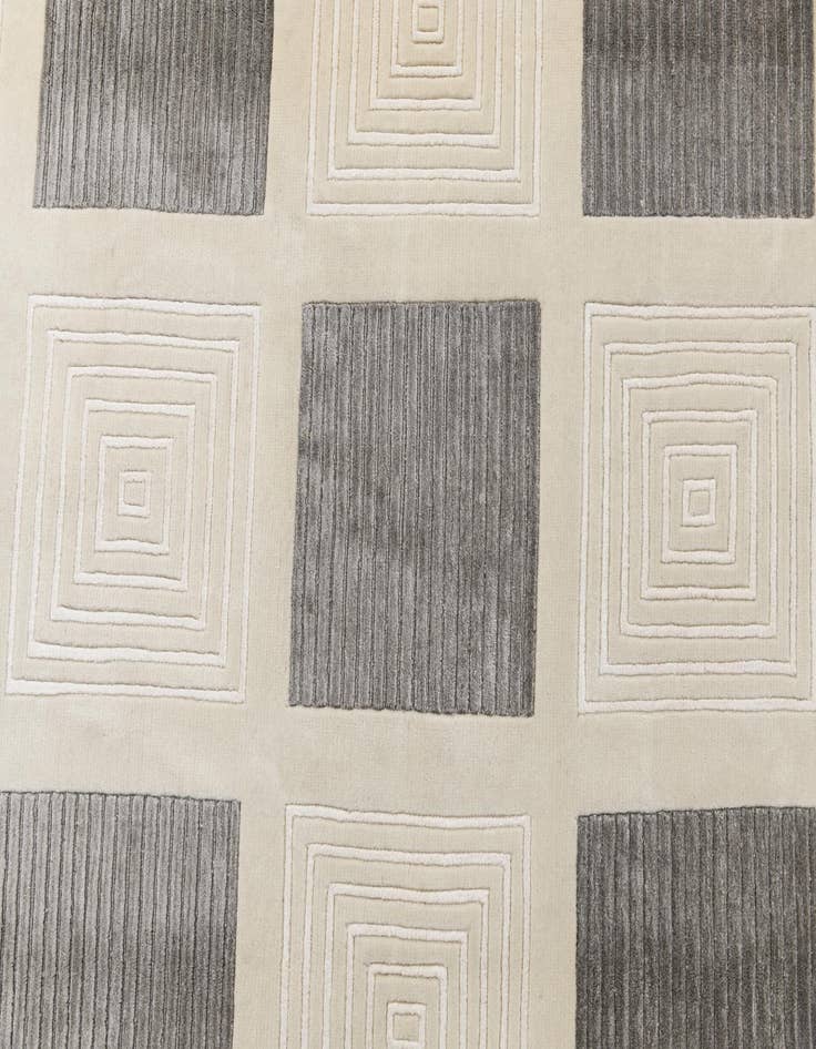 Detail image of  6' 6 x 9' 4  Hand Knotted Darya Wool Rug