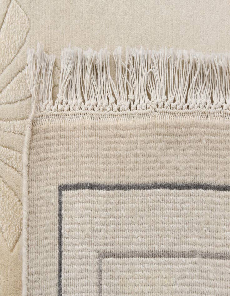 Detail image of  6' 6 x 9' 11  Hand Knotted Darya Wool Rug