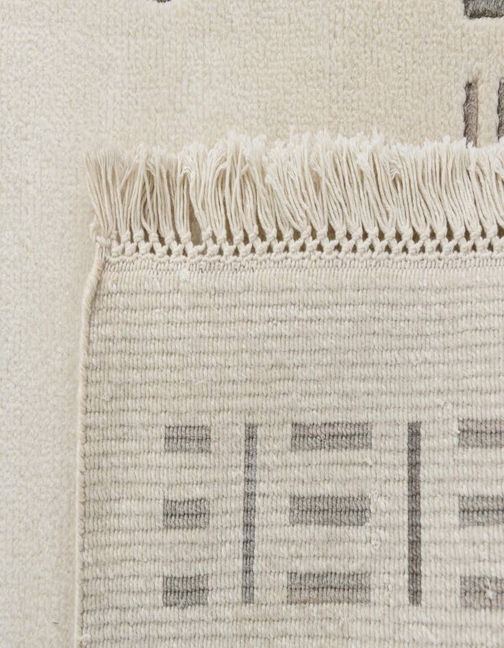 Detail image of  6' 8 x 9' 10  Hand Knotted Darya Wool Rug