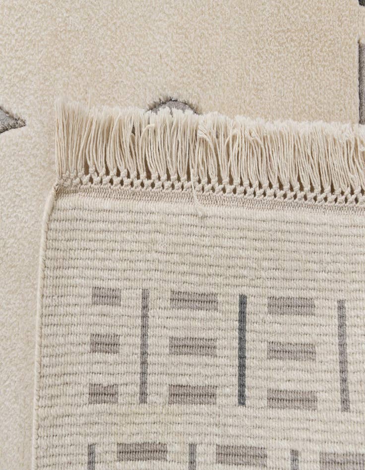 Detail image of  6' 7 x 9' 8  Hand Knotted Darya Wool Rug