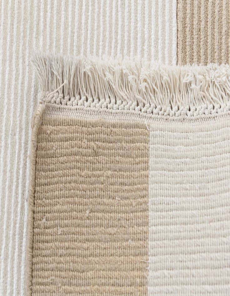 Detail image of  6' 11 x 9' 6  Hand Knotted Darya Wool Rug