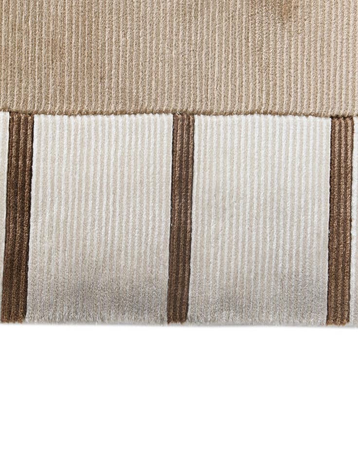 Detail image of  6' 11 x 9' 6  Hand Knotted Darya Wool Rug