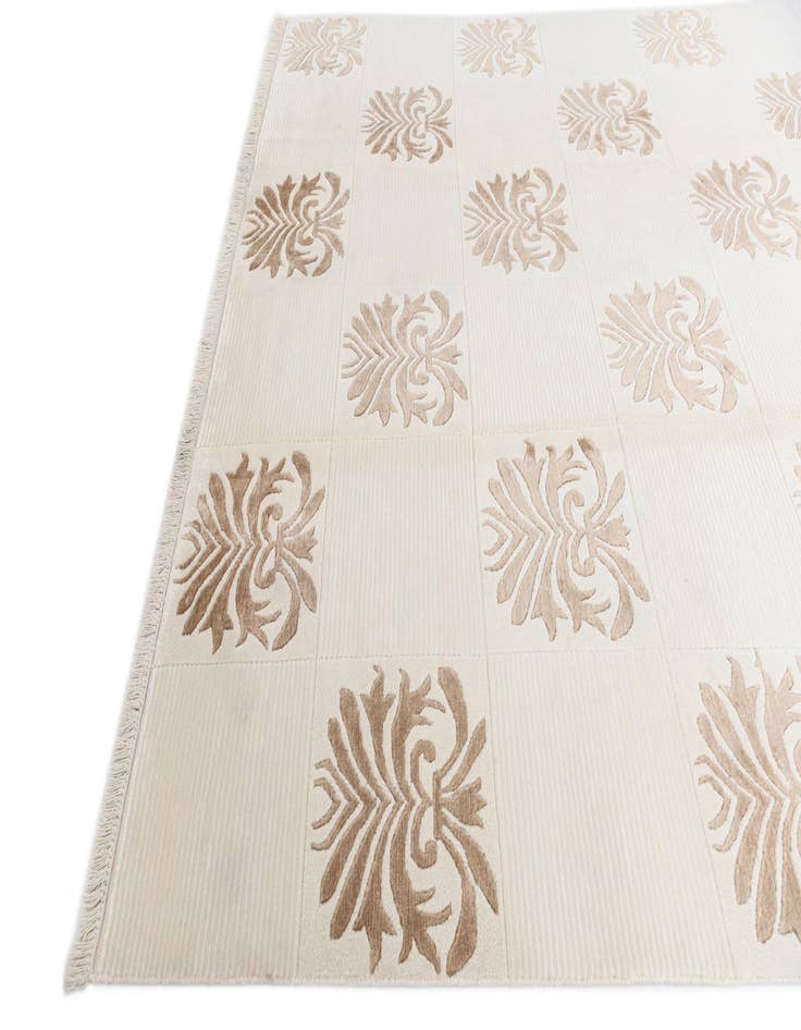 Detail image of  6' 6 x 9' 11  Hand Knotted Darya Wool Rug