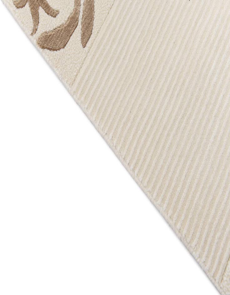 Detail image of  6' 6 x 9' 11  Hand Knotted Darya Wool Rug