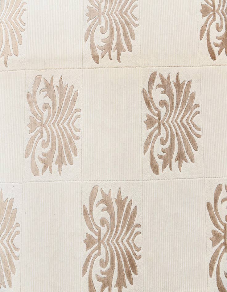 Detail image of  6' 6 x 9' 11  Hand Knotted Darya Wool Rug