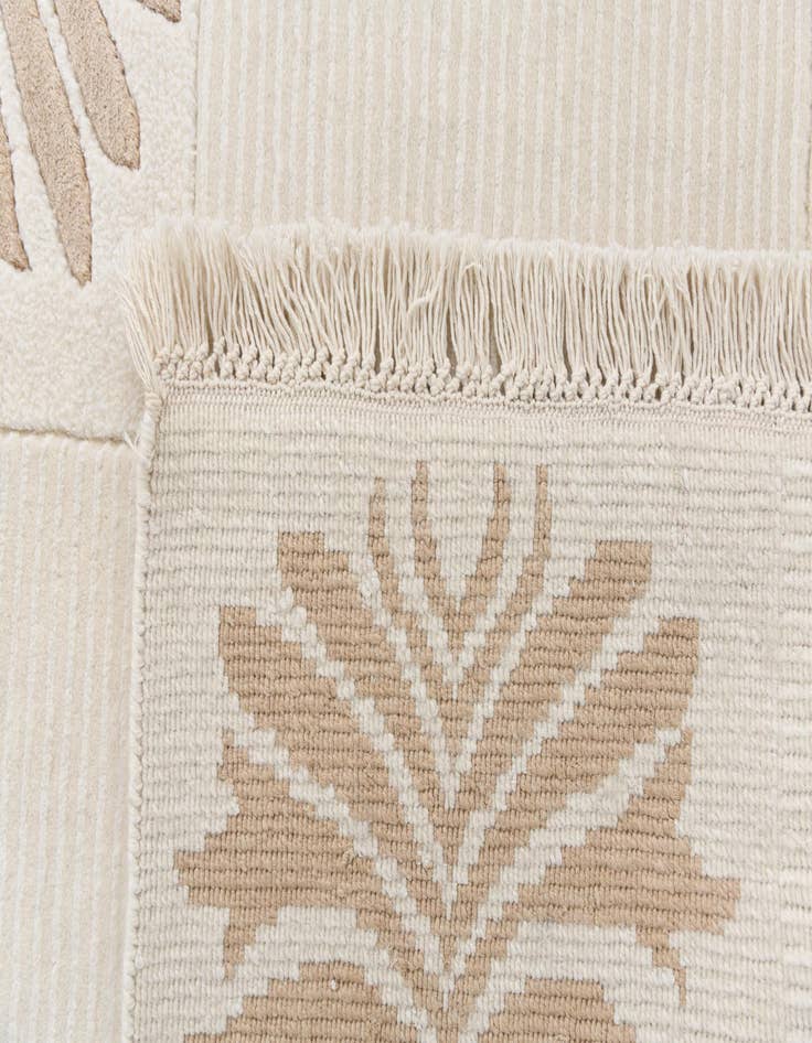 Detail image of  6' 6 x 9' 11  Hand Knotted Darya Wool Rug