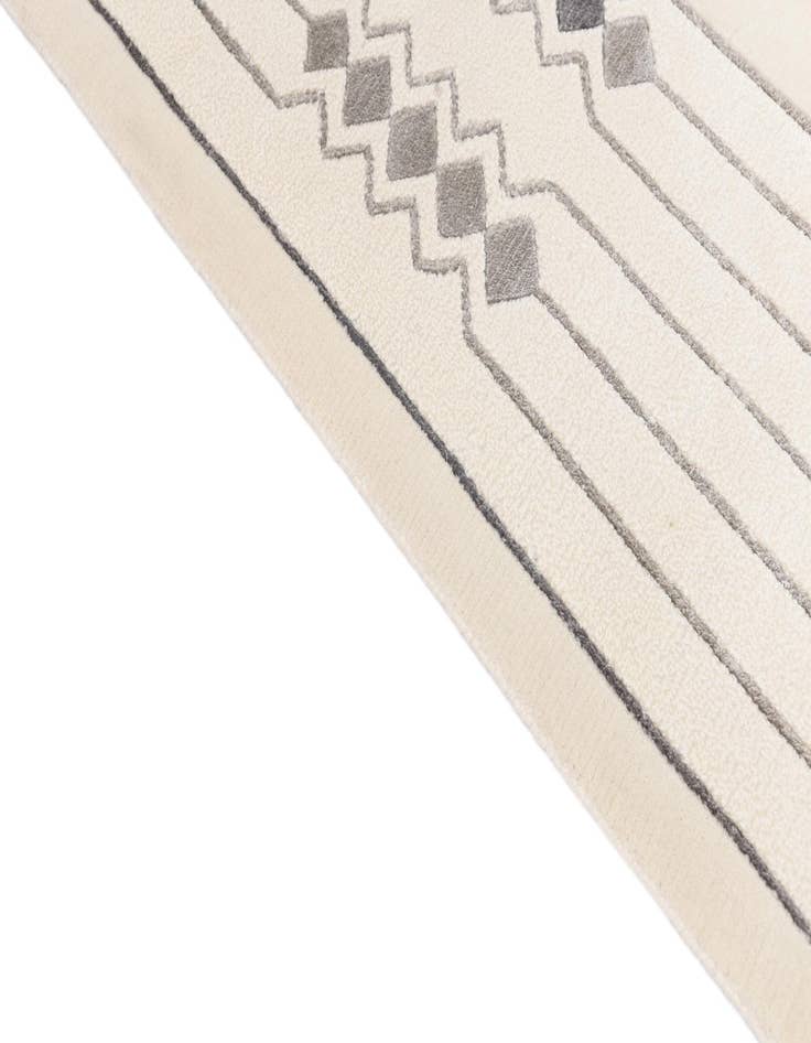 Detail image of  6' 9 x 9' 10  Hand Knotted Darya Wool Rug