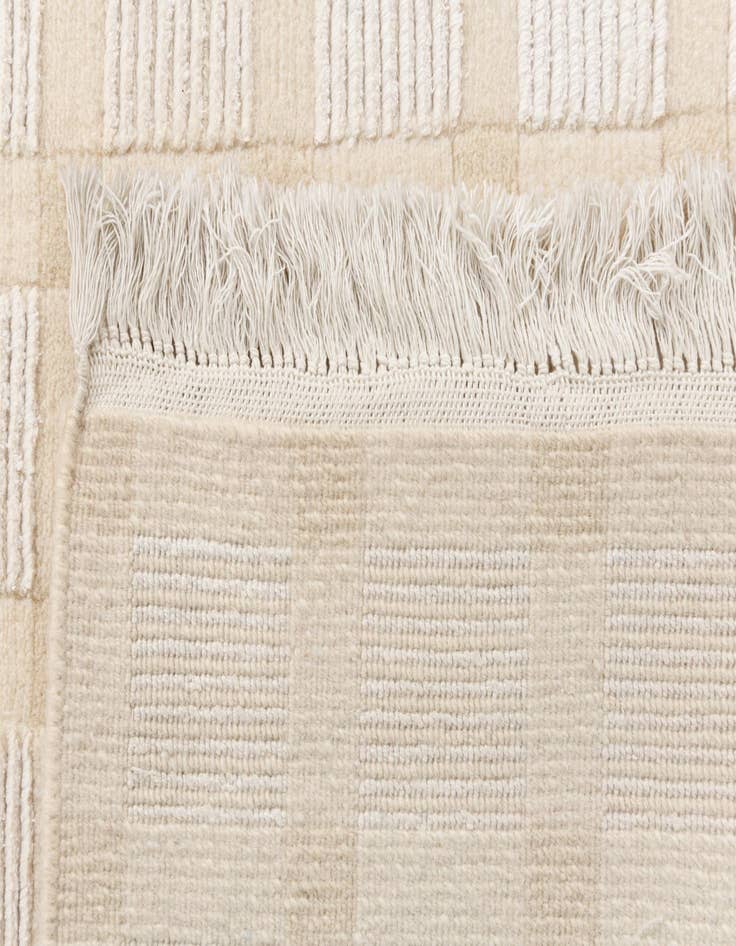 Detail image of  6' 5 x 9' 9  Hand Knotted Darya Wool Rug