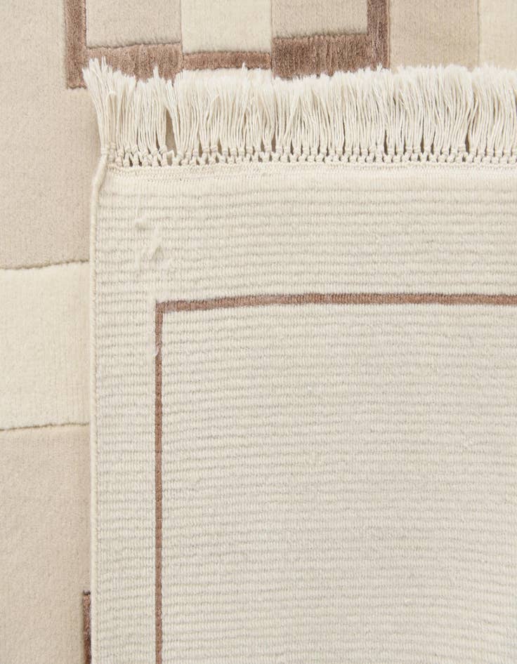 Detail image of  6' 7 x 9' 10  Hand Knotted Darya Wool Rug