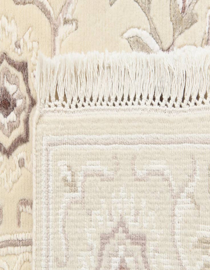 Detail image of  2' 8 x 4' 7  Hand Knotted Darya Wool Rug