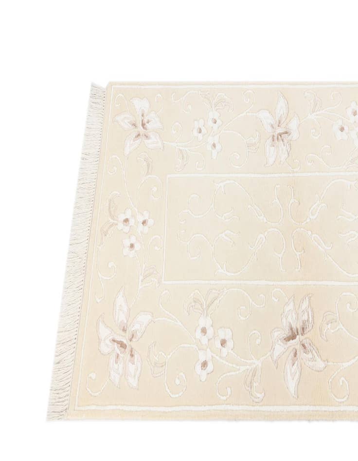 Detail image of  2' 8 x 4' 8  Hand Knotted Darya Wool Rug