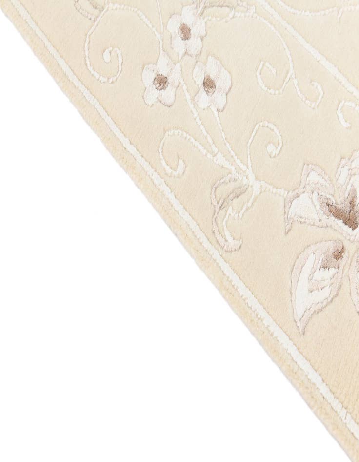 Detail image of  2' 8 x 4' 8  Hand Knotted Darya Wool Rug