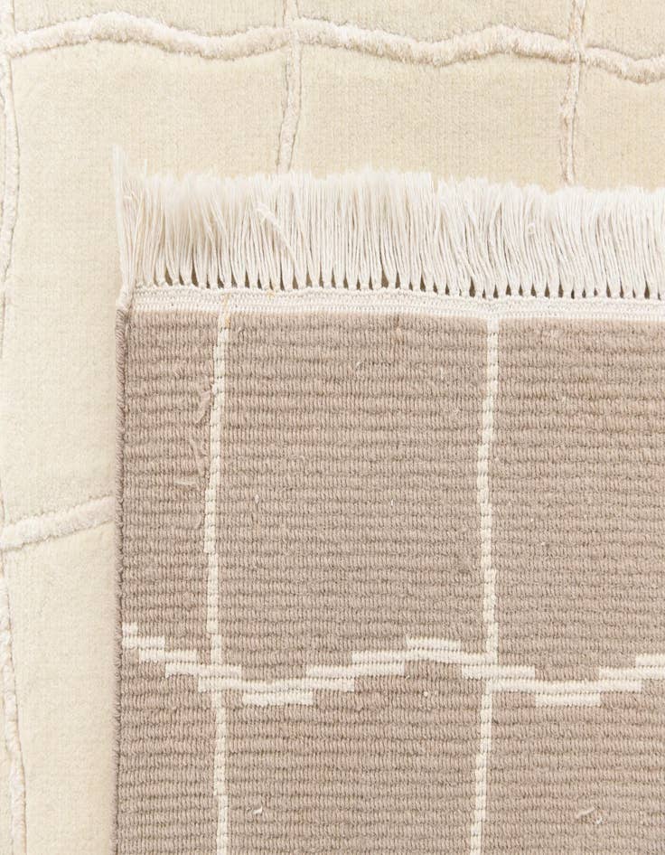 Detail image of  6' 5 x 9' 10  Hand Knotted Darya Wool Rug