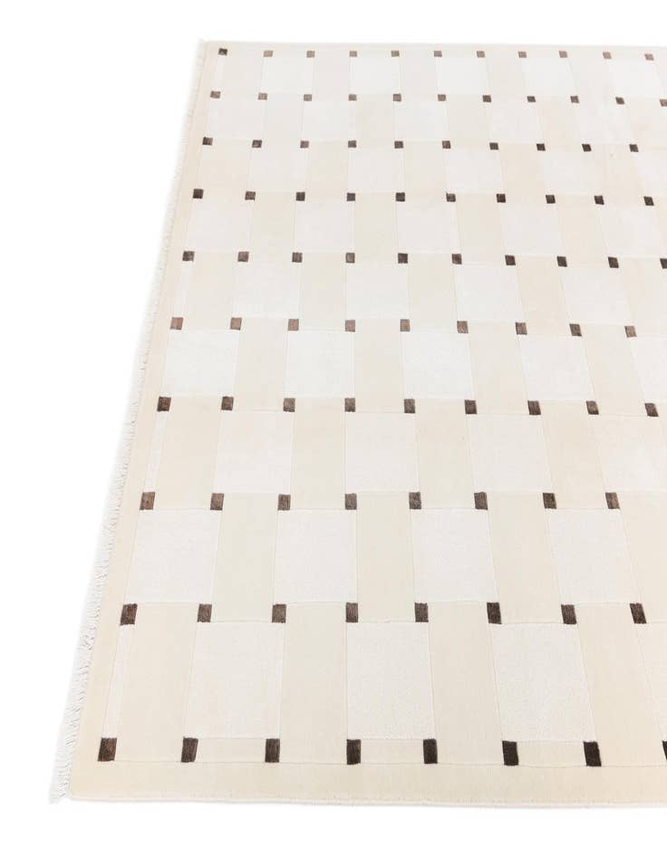 Detail image of  6' 5 x 9' 10  Hand Knotted Darya Wool Rug