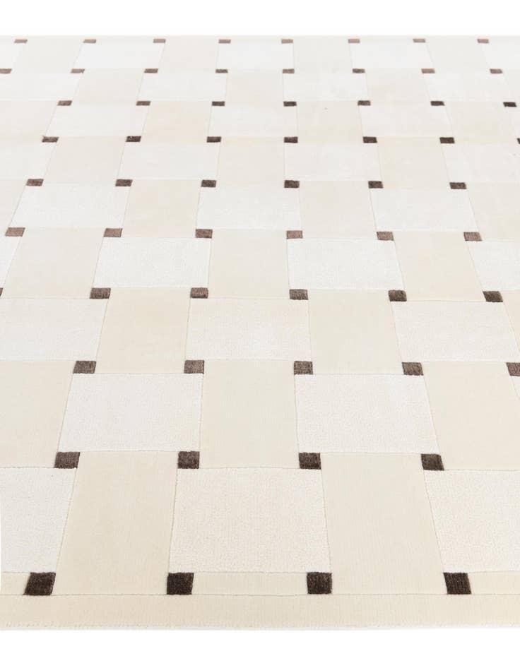 Detail image of  6' 5 x 9' 10  Hand Knotted Darya Wool Rug