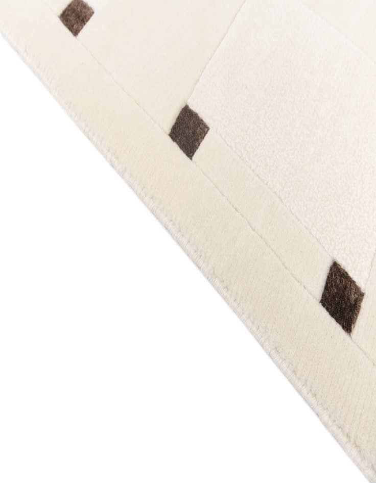 Detail image of  6' 5 x 9' 10  Hand Knotted Darya Wool Rug