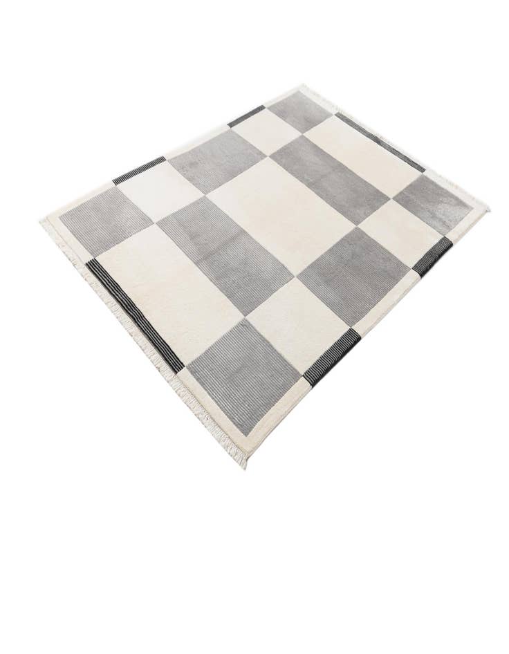 Detail image of  4' 11 x 6' 7  Hand Knotted Darya Wool Rug