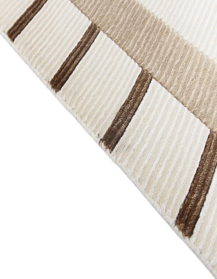 Detail image of  4' 11 x 6' 11  Hand Knotted Darya Wool Rug