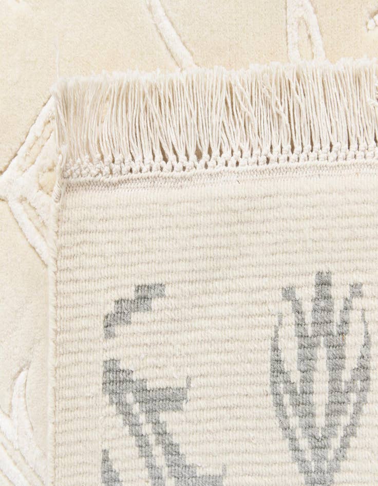 Detail image of  4' 9 x 6' 8  Hand Knotted Darya Wool Rug