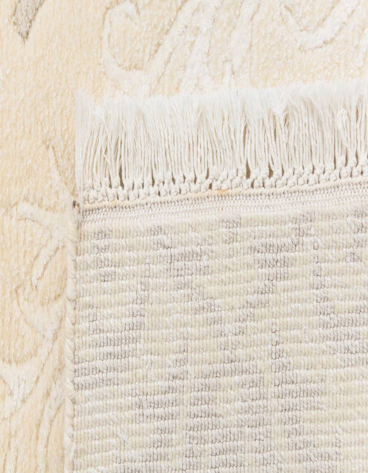 Detail image of  2' 7 x 4' 8  Hand Knotted Darya Wool Rug