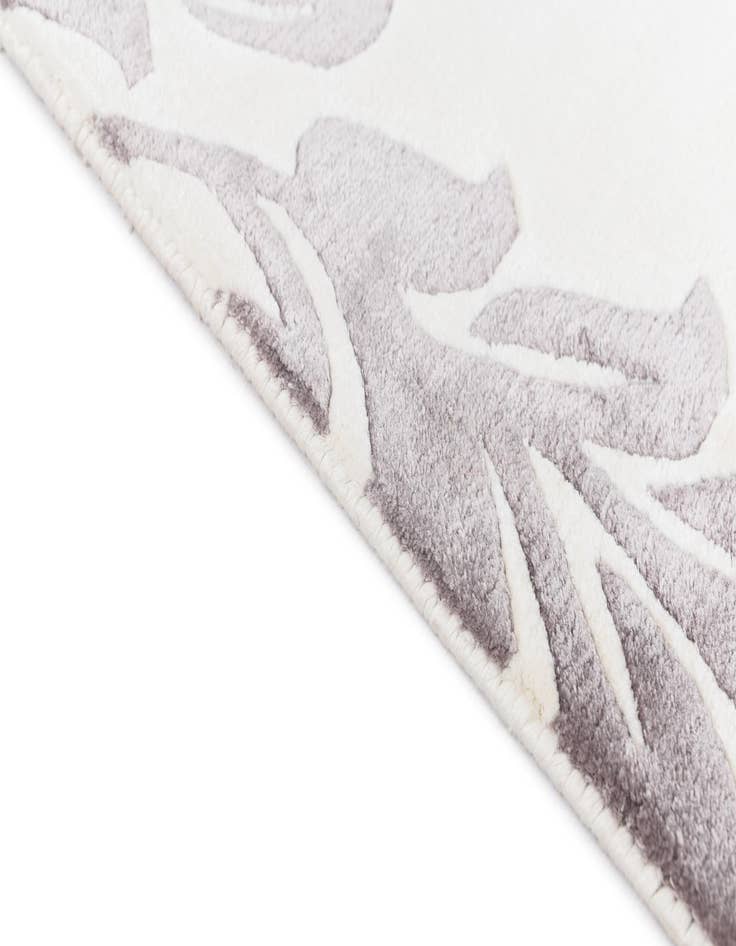 Detail image of  2' 8 x 5' 1  Hand Knotted Darya Wool Rug