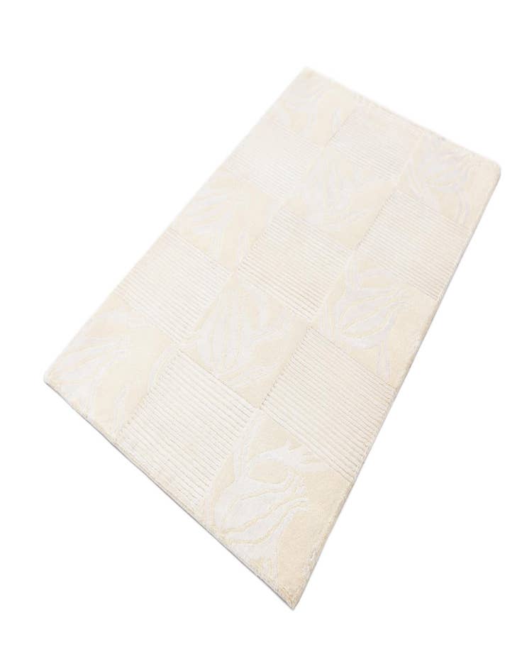 Detail image of  3' 1 x 4' 11  Hand Knotted Darya Wool Rug