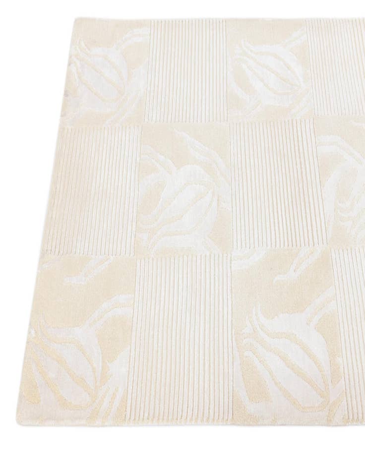 Detail image of  3' 1 x 4' 11  Hand Knotted Darya Wool Rug