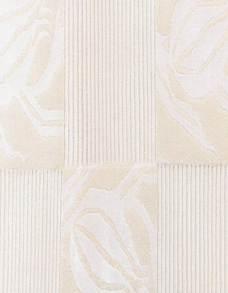 Detail image of  3' 1 x 4' 11  Hand Knotted Darya Wool Rug