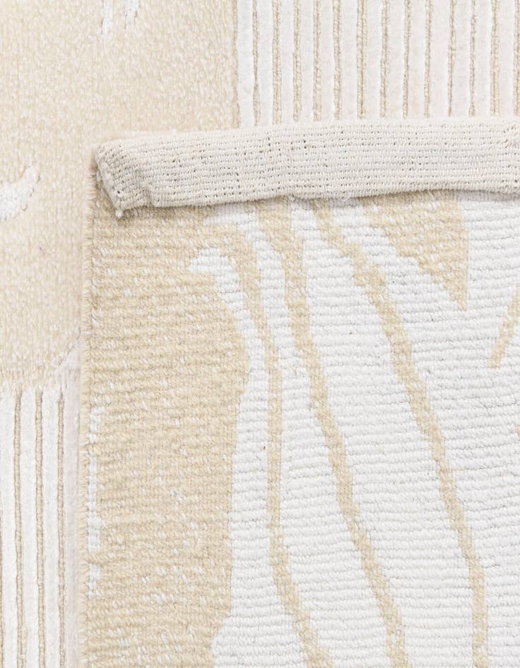 Detail image of  3' 1 x 4' 11  Hand Knotted Darya Wool Rug