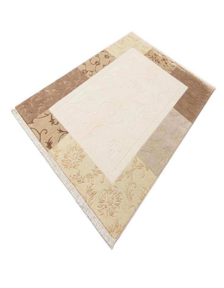 Detail image of  4' 7 x 6' 9  Hand Knotted Darya Wool Rug