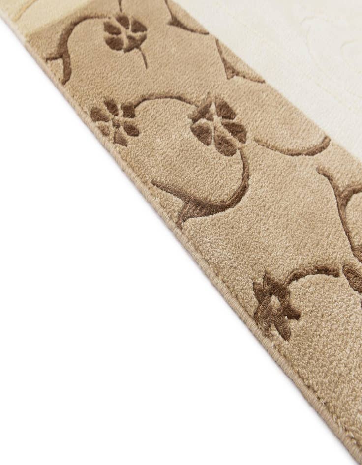 Detail image of  4' 7 x 6' 9  Hand Knotted Darya Wool Rug