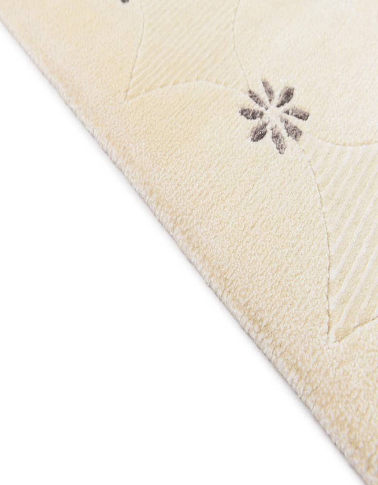 Detail image of  5' 1 x 6' 6  Hand Knotted Darya Wool Rug