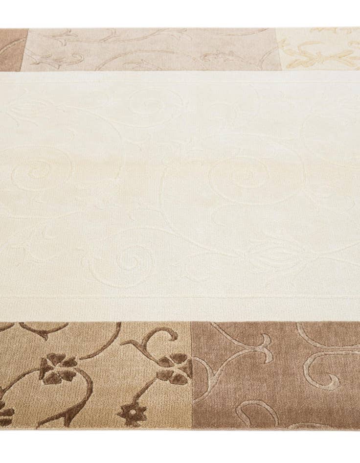 Detail image of  4' 7 x 6' 8  Hand Knotted Darya Wool Rug