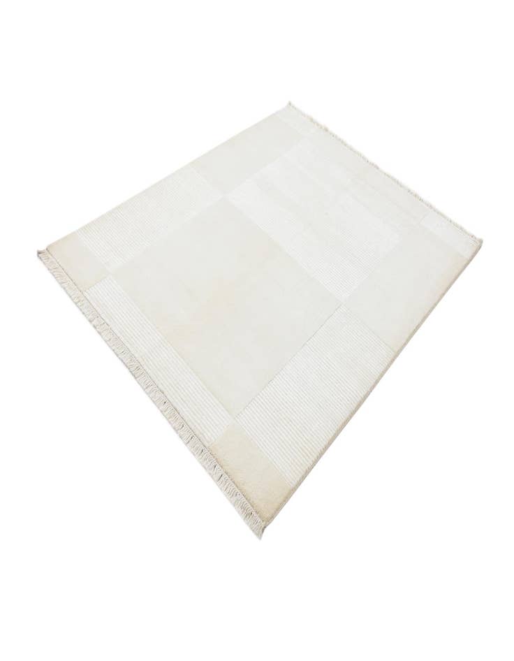 Detail image of  4' 11 x 6' 7  Hand Knotted Darya Wool Rug