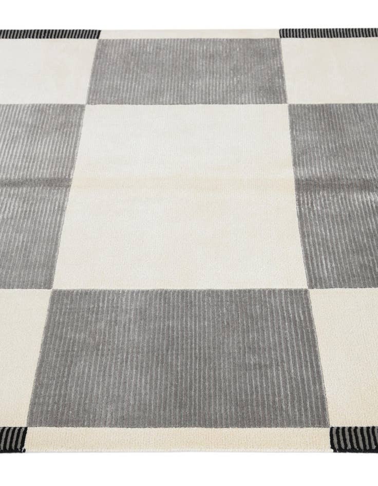 Detail image of  4' 11 x 6' 8  Hand Knotted Darya Wool Rug